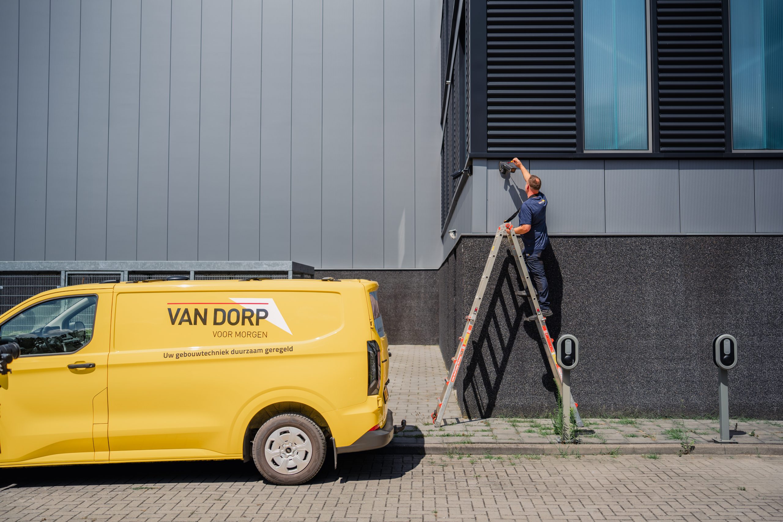 Van Dorp Gebouwbeveiliging inspecteert een gebouw